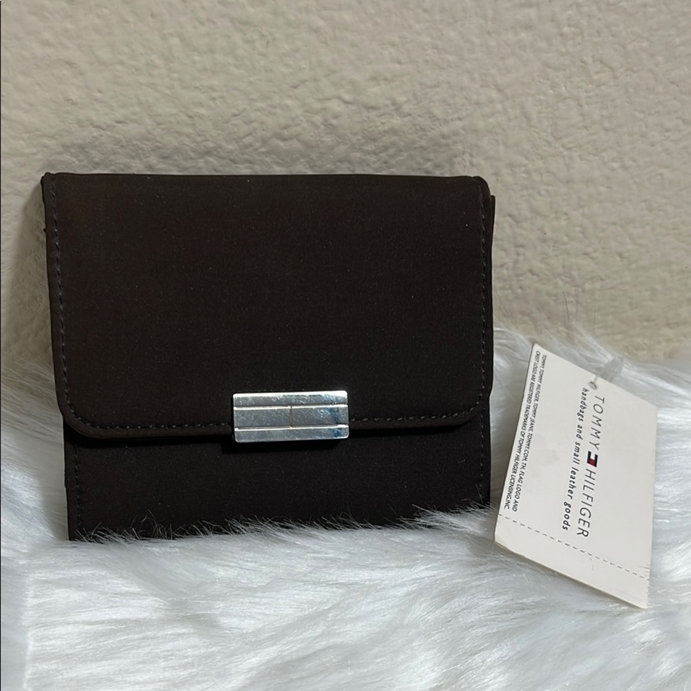 NWT Tommy Hilfiger Brown Chocolate Flag Mag Wallet